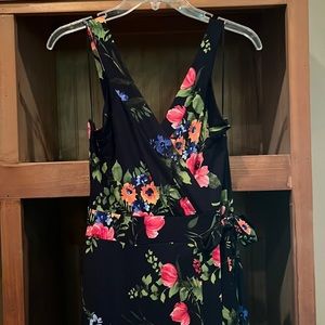 NWT Le Lis maxi in navy. Medium petite.